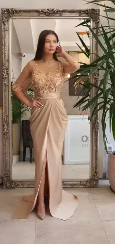 Rochie eleganta din tafta bej cu broderie pretioasa si perle in partea superioara