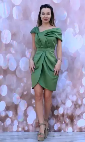 Rochie eleganta din tafta de culoare verde fistic cu fusta tip lalea