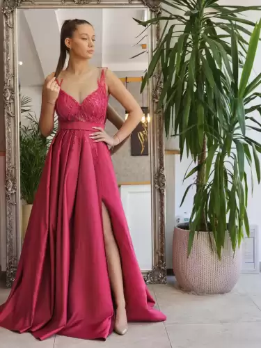 Rochie eleganta din tafta fucsia cu broderie si perle in partea superioara