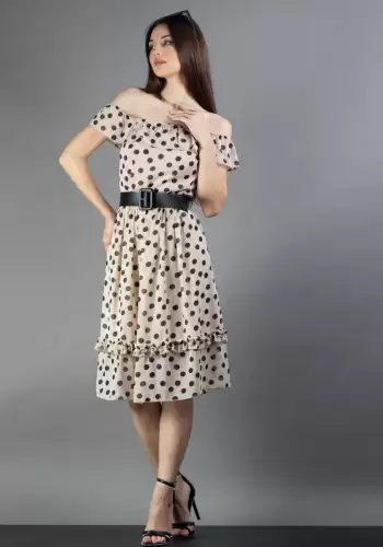 Rochie eleganta din voal usor plisat bej cu buline negre