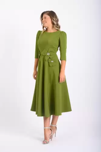 Rochie eleganta fistic cu croi in clos si detalii pretioase la talie