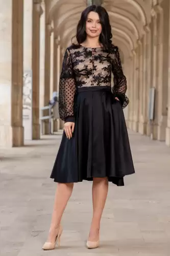 Rochie eleganta midi in clos Paulina cu broderie neagra