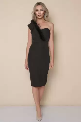 Rochie eleganta neagra conica accesorizata cu pene