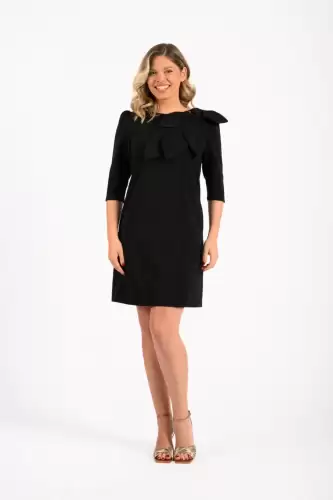 Rochie eleganta neagra cu maneca cu floare maxi