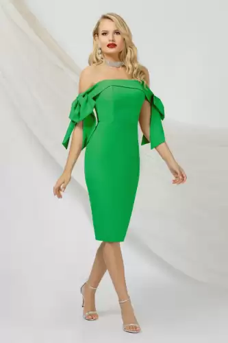 Rochie eleganta Pretty Girl verde cu umerii goi si funde maxi
