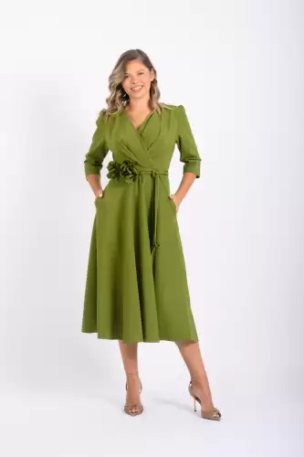 Rochie eleganta verde fistic cu croi in clos si detaliu la talie