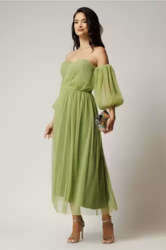 Rochie Luna lunga verde din voal plisat in clos cu umeri goi si maneci bufante