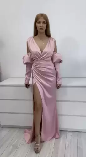 Rochie lunga de ocazie cu slit pe picior si umeri goi