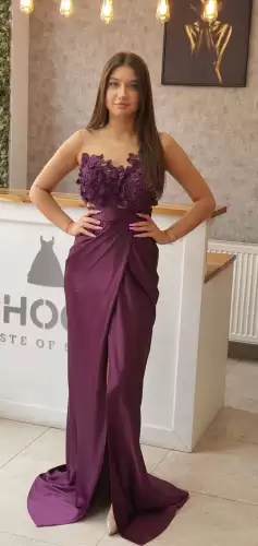 Rochie lunga de ocazie din tafta mov cu partea superioara din broderie florala 3D