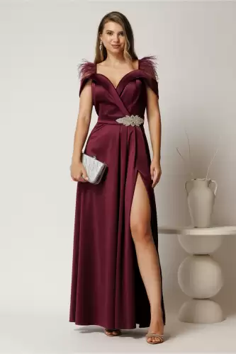 Rochie lunga mov din tafta cu accesoriu in talie si pene la umeri