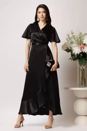 Rochie lunga neagra din satin cu croi petrecut