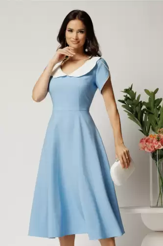 Rochie midi bleu din stofa in clos cu guler alb si perle margelute la maneci