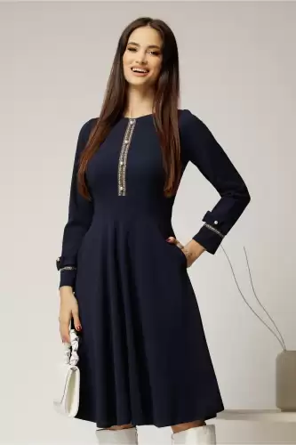 Rochie midi bleumarin din crep cu nasturi si benzi pe bust