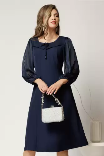 Rochie midi bleumarin din triplu voal cu maneci si insertii din fir lurex si satin