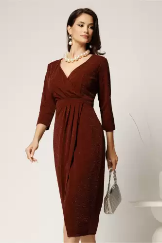 Rochie midi bordo din lurex cu croi conic si fusta petrecuta