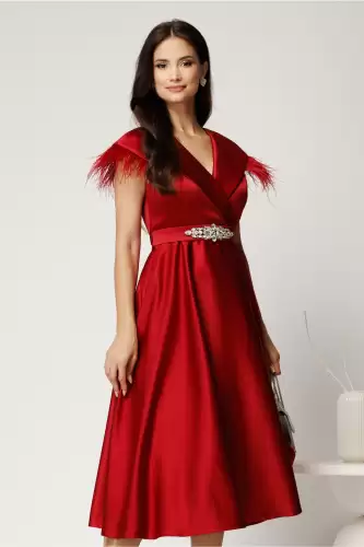 Rochie midi bordo din tafta cu pene la umeri si cordon in talie