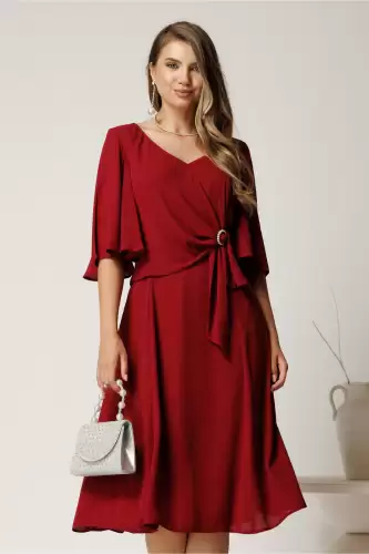 Rochie midi bordo din voal cu accesoriu si pliuri in talie