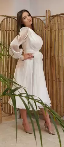 Rochie midi de ocazie din organza de culoare alba