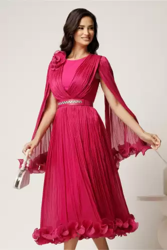 Rochie midi fucsia din voal satinat in clos cu floare la bust si curea din strasuri in talie