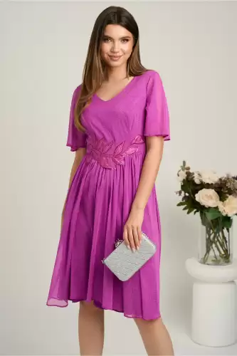 Rochie midi magenta din voal in clos cu glitter si broderie in talie
