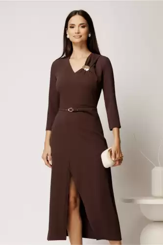 Rochie midi maro din triplu voal cu croi conic si curea in talie