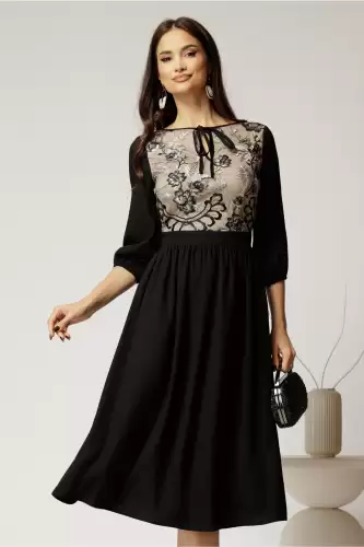 Rochie midi neagra din triplu voal in clos cu bust bej din dantela