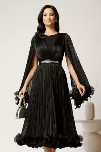 Rochie midi neagra din voal satinat in clos cu floare la bust si curea din strasuri in talie