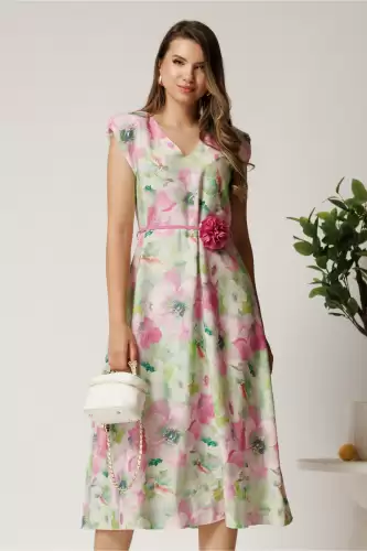 Rochie midi roz din viscoza cu imprimeuri verzi in clos cu floare in talie