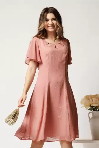 Rochie midi roz din voal in clin cu fir lurex si decupaje la decolteu