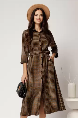 Rochie midi tip camasa maro cu imprimeuri pepit si curea in talie