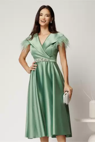 Rochie midi verde crud din tafta cu pene la umeri si cordon in talie