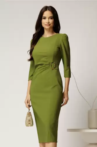 Rochie midi verde fistic eleganta cu accesoriu pe talie si pliuri
