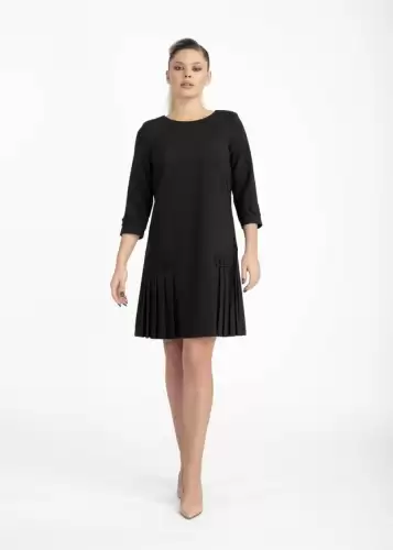 Rochie neagra cu croiala in A si pliuri la baza