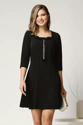 Rochie neagra scurta in clini cu perle la funda