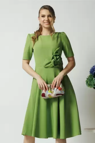 Rochie office din stofa verde cu floare maxi pe talie