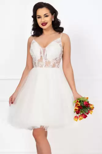 Rochie pretioasa de cununie alba din tulle decorata cu margele