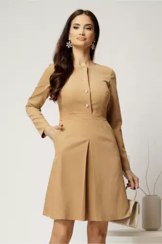 Rochie scurta bej din catifea reiata cu pliu pe fusta si nasturi perla