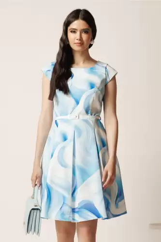 Rochie scurta bleu cu imprimeuri albastre in clos cu buzunare si curea in talie