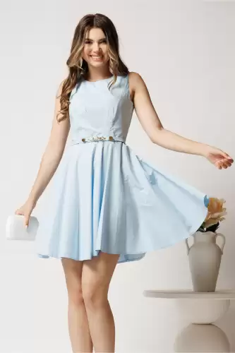 Rochie scurta bleu din bumbac clos cu pliuri pe bust si curea in talie