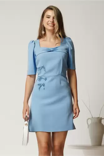 Rochie scurta bleu din stofa cu fundite