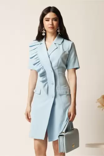 Rochie scurta bleu din stofa tip sacou cu croi cambrat si volan pe bust