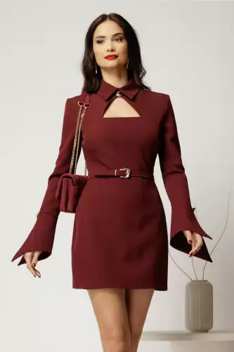 Rochie scurta bordo cu guler tip camasa si accesoriu