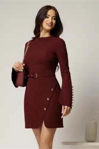 Rochie scurta bordo cu maneci decupate si nasturi eleganti
