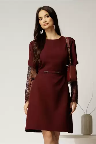Rochie scurta bordo cu maneci din dantela si curea in talie