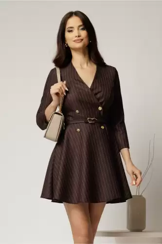 Rochie scurta maro clos cu nasturi si decolteu petrecut