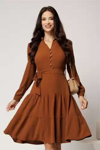 Rochie scurta maro din viscoza cu nasturi pe bust si cordon in talie