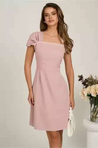 Rochie scurta roz din stofa evazata cu perlute la bust