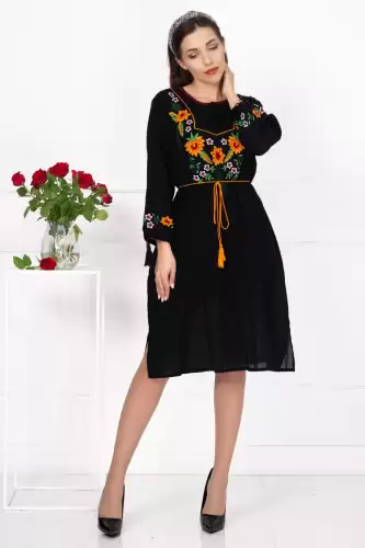 Rochie traditionala neagra Dafina cu flori orange brodate