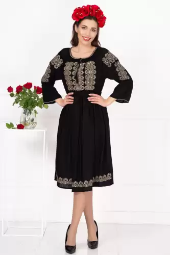 Rochie traditionala neagra Eugenia cu broderie bej labirint