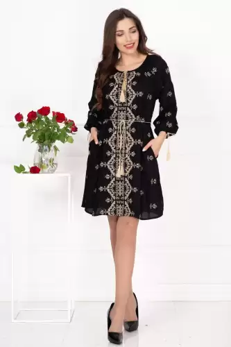 Rochie traditionala neagra Hortensia cu broderie geometrica bej